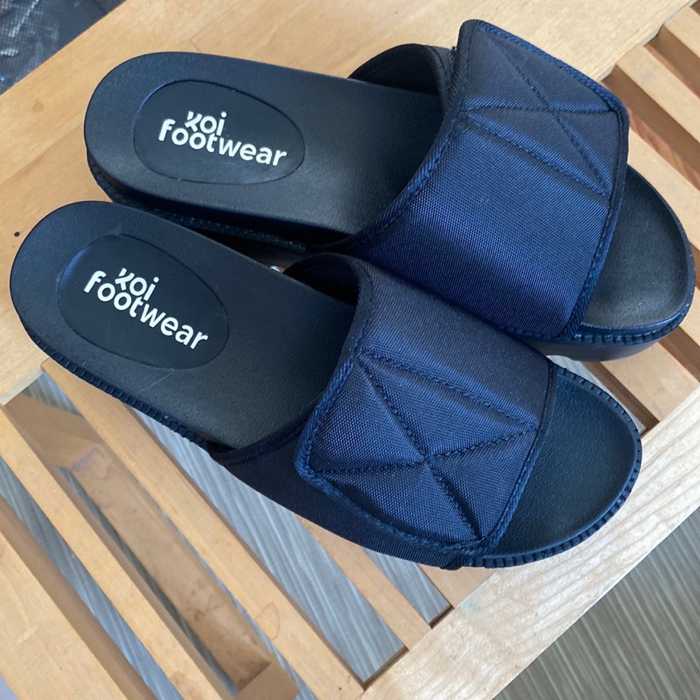KOI footwear platform slides